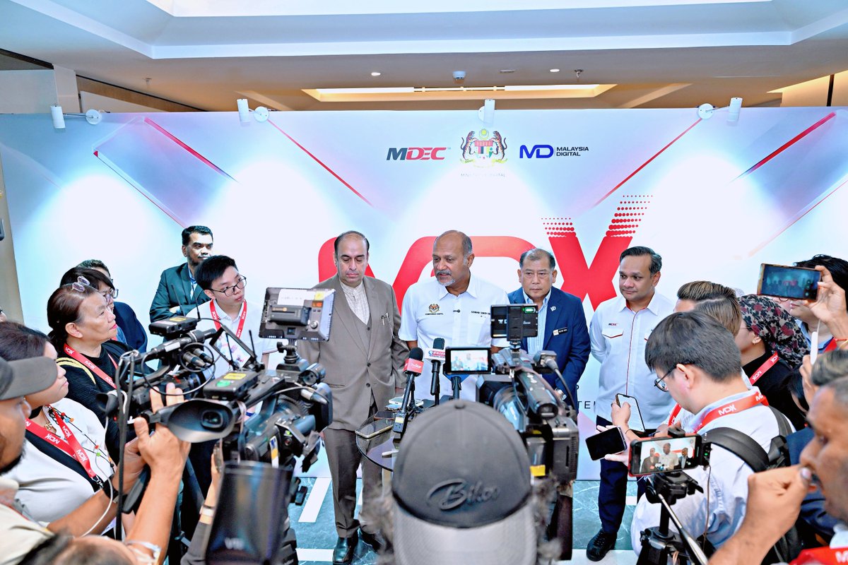 Bitdeer_AI's tweet photo. Honored that @Bitdeer_AI, represented by Michael Chew, was recognized as a Malaysia Digital status company by @mymdec at MDX Forum 2026 in #KualaLumpur! 🇲🇾

From discussing Malaysia’s bold AI vision and democratizing compute power, to connecting with key players like @PIKOM_Malaysia, it was an incredible event. 

As we grow our presence in #Malaysia, we remain deeply committed to uplifting the local AI ecosystem and being a responsible community partner. 🚀🤝

Next up: Join our upcoming AI roundtable in Malaysia! 🇲🇾 https://t.co/Bzn9xa8XPN