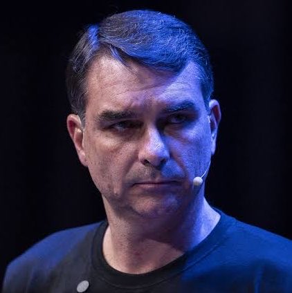 corrupcaobrnews's tweet photo. 🚨GRAVÍSSIMO! Flávio Bolsonaro quer mudar a Constituição Cidadã brasileira. 

Atualmente a constituição garante direitos básicos como o SUS, aposentadoria, 13º salário, entre outros. https://t.co/6MIuO3rhMs