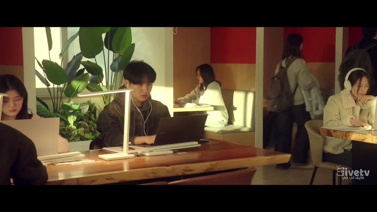 Shahd02492402's tweet photo. Sohyun's outfits in the drama can't be overlooked; they are absolutely beautiful and suit her perfectly💅👜🥿
#KimSoHyun #BetweenStepsEp2 #BetweenSteps https://t.co/hdM8LHTukh