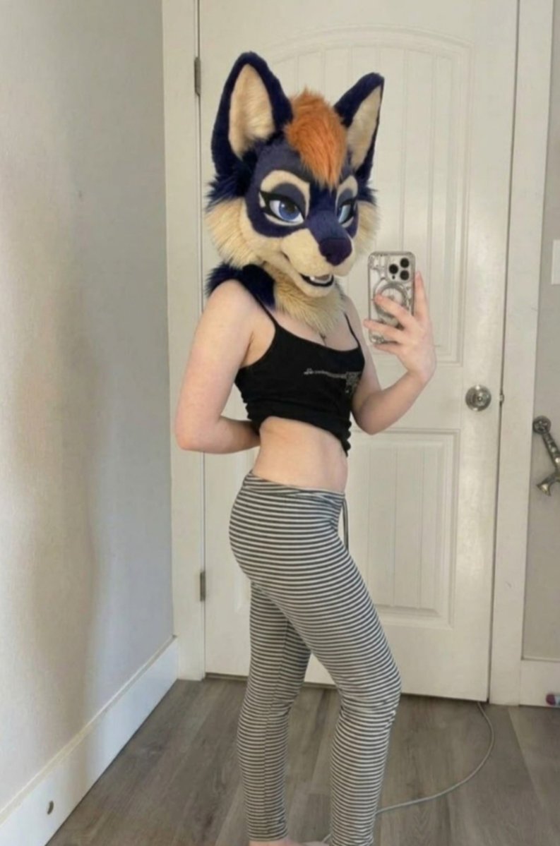 Sofiaxbaddiee's tweet photo. Side view or front view? Which one made you stare longer? 😏
#furriew #furauiter #fyp #goon #adultfurry https://t.co/KTronzYCEs