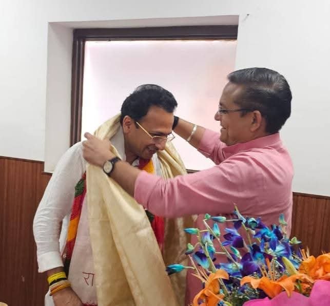 arvindgargbjp's tweet photo. भाजपा दिल्ली प्रदेश महामंत्री भाई @visshnumittal जी को जन्मदिन की हार्दिक बधाई एवं शुभकामनाएं ....💐💐💐💐
#BJP4IND #BJP4Delhi #ArvindGarg https://t.co/wdsp2GZXrM