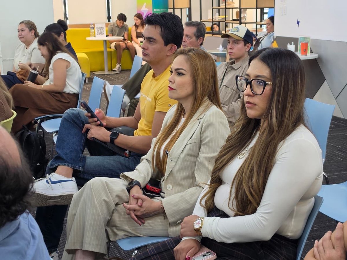 PaolaGarateV's tweet photo. Hoy estuve presente en “Culiacán en conversación”, un espacio necesario para hablar de desaparición forzada, escuchar a las familias que siguen buscando y reconocer a quienes no se rinden ante la ausencia.

Mientras haya una familia esperando respuestas, no podemos permitir que el olvido se vuelva costumbre. 🕊️

#Culiacán #Sinaloa