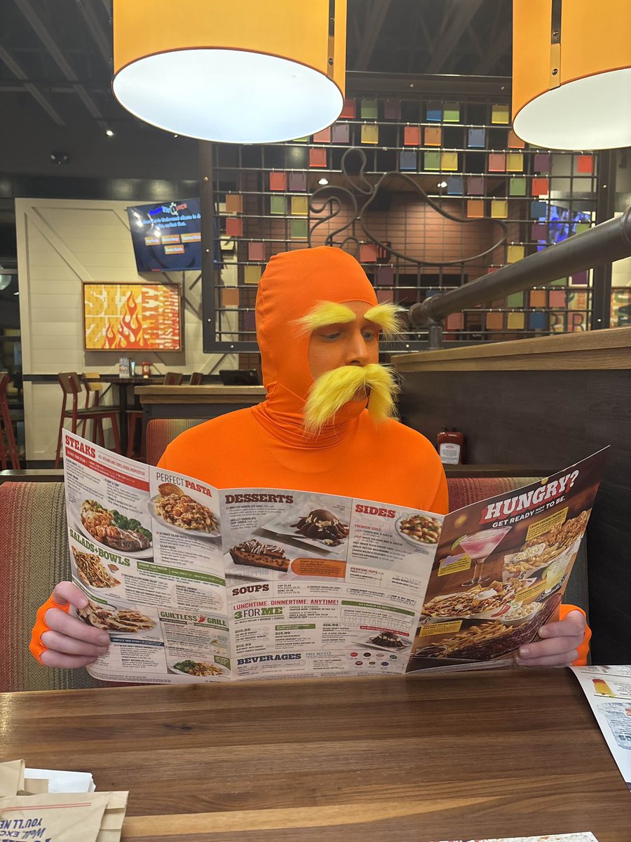 hennezie_'s tweet photo. @HappyHappyGal Get @whoohub in there for sure! His costume last year was top tier https://t.co/brzsDWV8ia