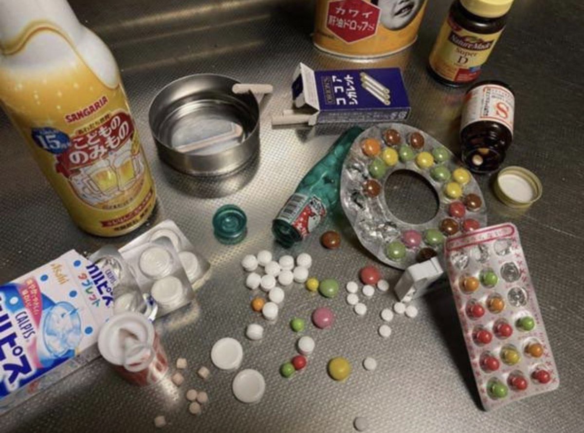 yuyumaru_med's tweet photo. 薬やってるように見えて実はめっちゃ健全 https://t.co/FyYl3d2ZK6
