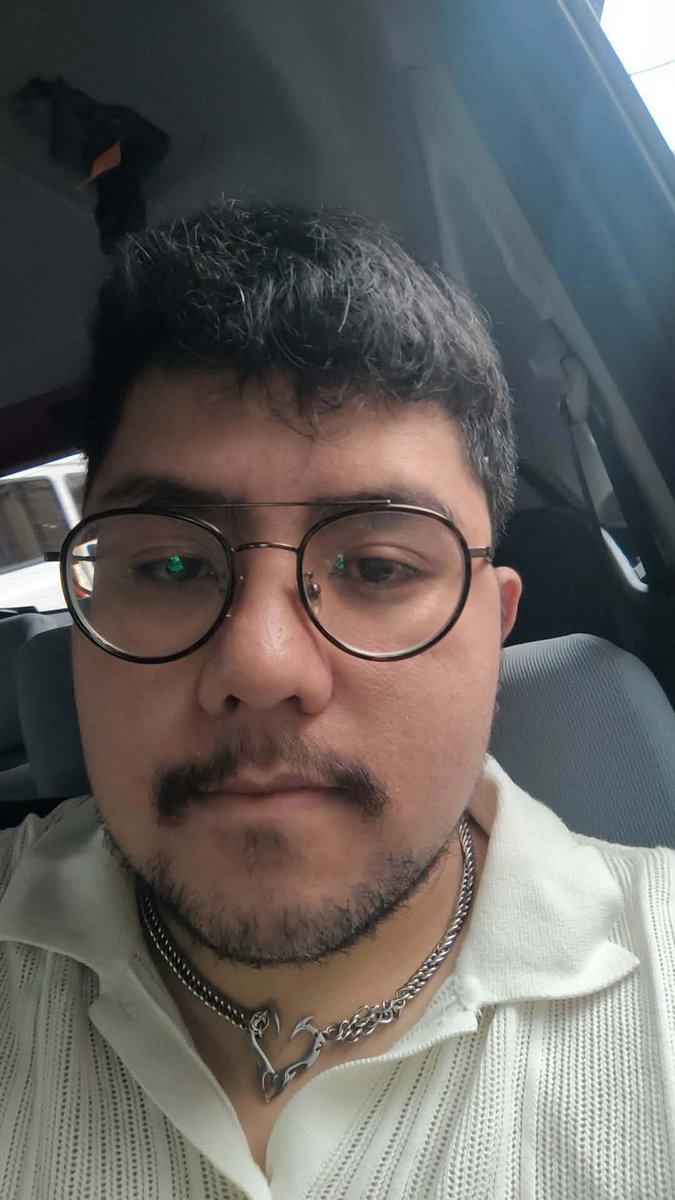 Quintuplelift22's tweet photo. redundant necklace https://t.co/t7yWPIVvWb