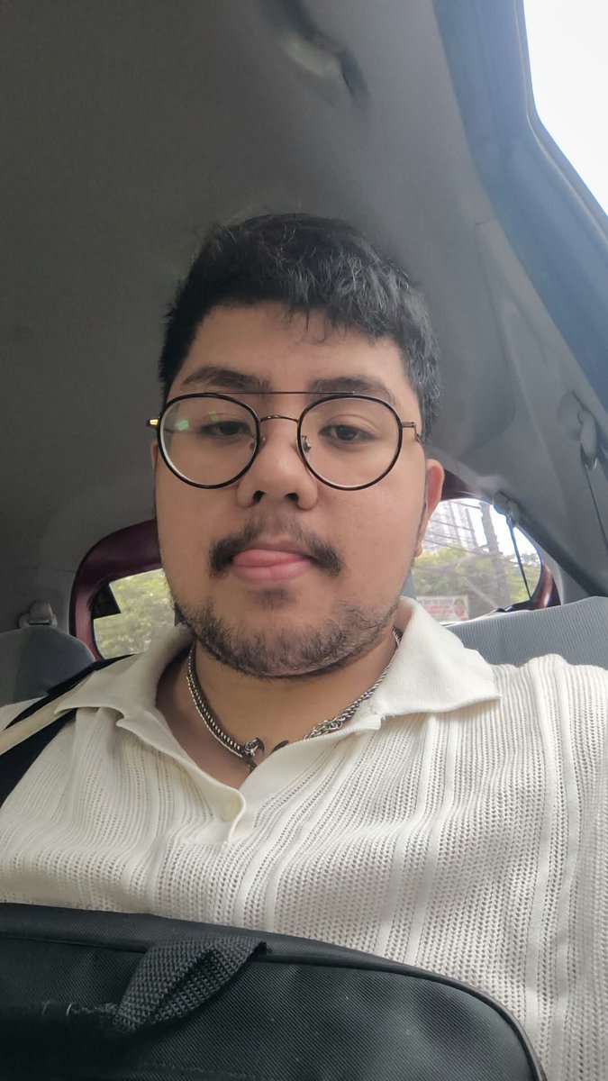 Quintuplelift22's tweet photo. redundant necklace https://t.co/t7yWPIVvWb