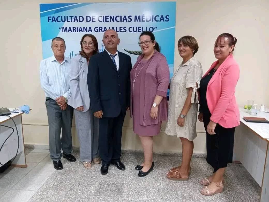 Colombo_Ucmholg's tweet photo. La formación con el programa doctoral de la UCMHo sumó su quinto graduado!
Guillermo Salgado Selema, de la Universidad de Ciencias Médicas de Granma  y reafirma el valor de la formación científica y la colaboración entre instituciones.
#Ucmho
#Cubaesciencia https://t.co/L2KXjYGZIz