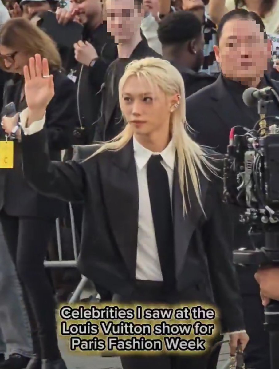 CinemaSerieNews's tweet photo. En #ParisFashionWeek #Felix de @Stray_Kids asistió al #Desfiledeprimavera2027 de @LouisVuitton Mira cada look aquí: https://t.co/y5mNdsvuf9 #Tendencia #Kpop #Musica #Noticia2026 #Moda2027 #Desfile2027 #LouisVuittonFelix
#FELIXPFWLOUISVUITTONSS27
#FELIXxLVSS27 #Moda2026 https://t.co/B92L2mCGv7
