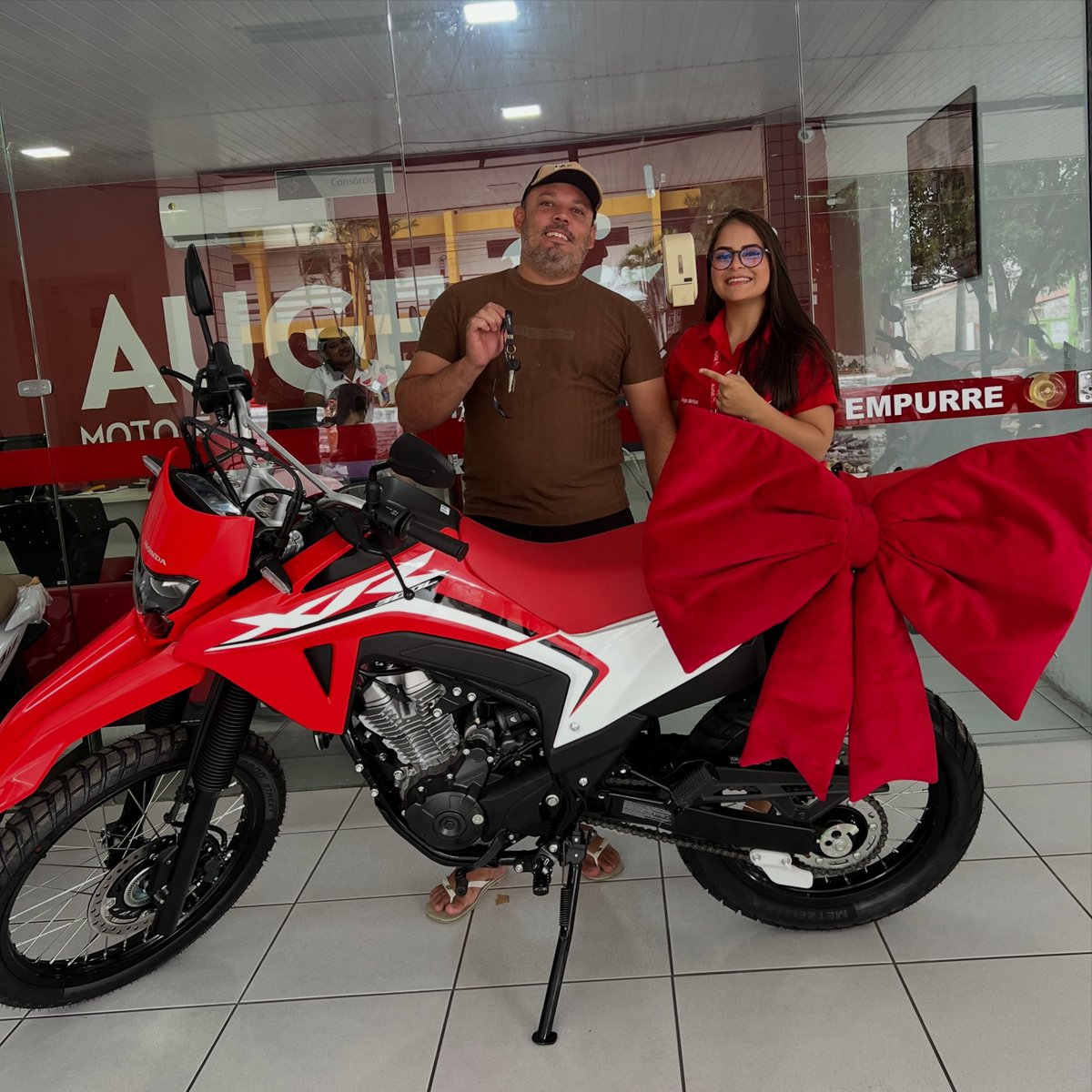 ronapu39437's tweet photo. Entrega especial pelo Consórcio Honda: cliente contemplado já na primeira parcela. Adesão em 30/05, contemplação em 18/06 e moto entregue em 15/07. Parabéns pela conquista, @joaoneto2718! https://t.co/hHyTb0jNxs
