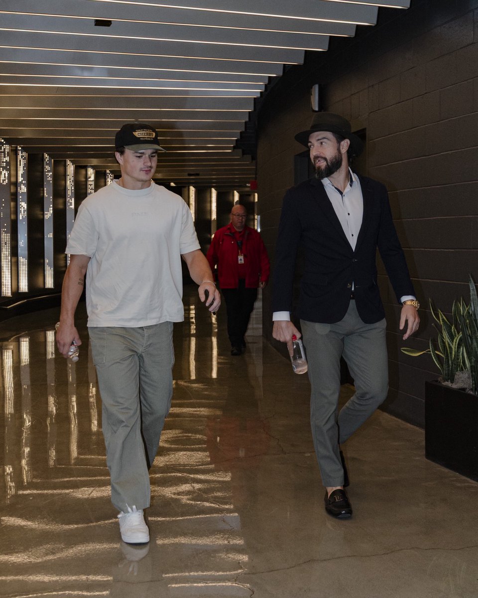 LAKings's tweet photo. First fits at home 🤩 https://t.co/rVR1nmz5m9