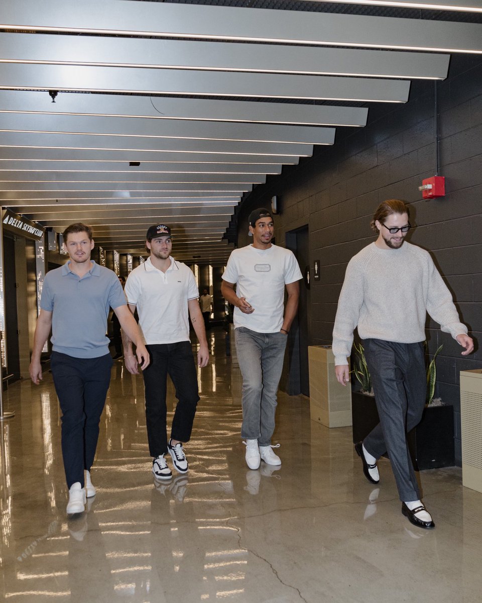LAKings's tweet photo. First fits at home 🤩 https://t.co/rVR1nmz5m9