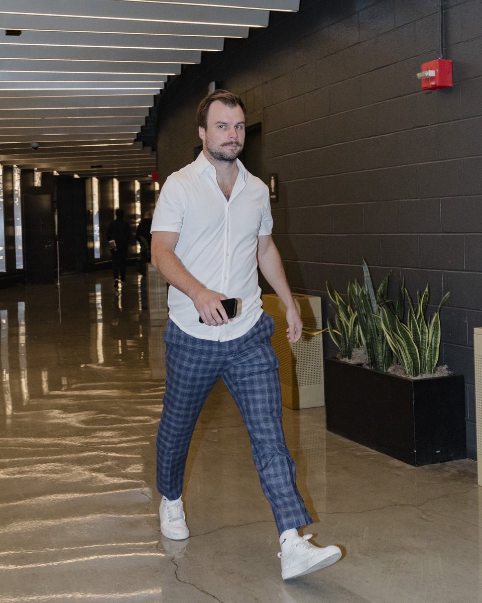 LAKings's tweet photo. First fits at home 🤩 https://t.co/rVR1nmz5m9