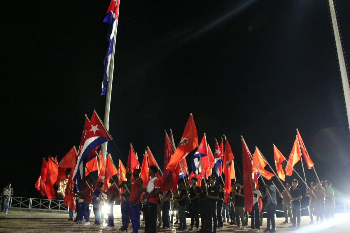 MeyvisEstevezE's tweet photo. Buenas tardes 🇨🇺

Un mar de banderas, familiares, amigos y juventud que honra. Así fue la velada de anoche.

Sobre el sentimiento sobrecogedor de ser una víctima del terrorismo, te dejo un enlace:

https://t.co/MLk0gp0UOo

Asi lo siento yo. Dejame tu opinión en comentarios. https://t.co/WStacVheY7