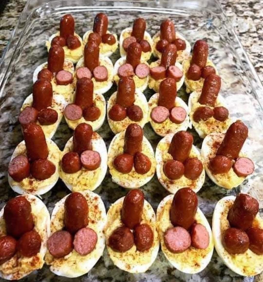 ThatCheerMomOfX's tweet photo. Brought these to a family cookout… 

Now I’m charge on bringing rolls only. 

My culinary skills are so unappreciated https://t.co/TnWtZLZFo1