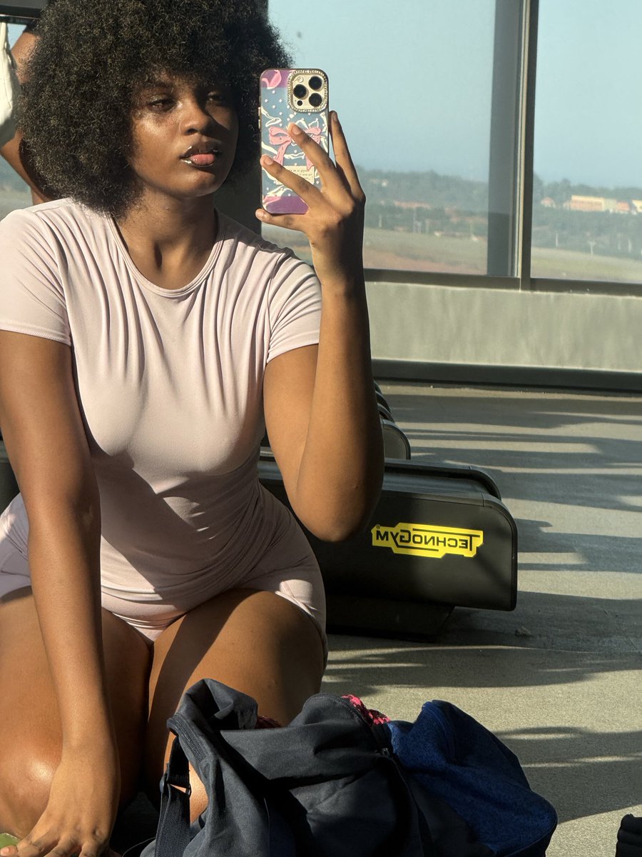 a_mbroba's tweet photo. Name somebody hotter than me in Ghana I’ll wait🤭 https://t.co/1nBn7Whtbr