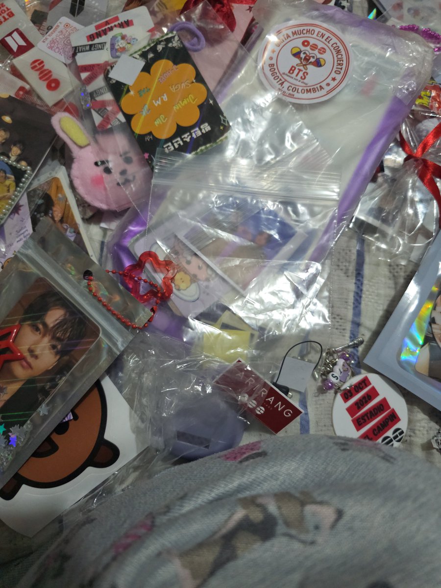 ferdramaqueen's tweet photo. Hoy llegué a casa y desempaque todo. Que bonita experiencia!!! 
Aquí están todos los freebies que me dieron.
Conocí muchas chicas agradables y una ciudad increíble.🌻
Me llevo está experiencia con mucho amor y cariño. https://t.co/vyeoL6MMpH