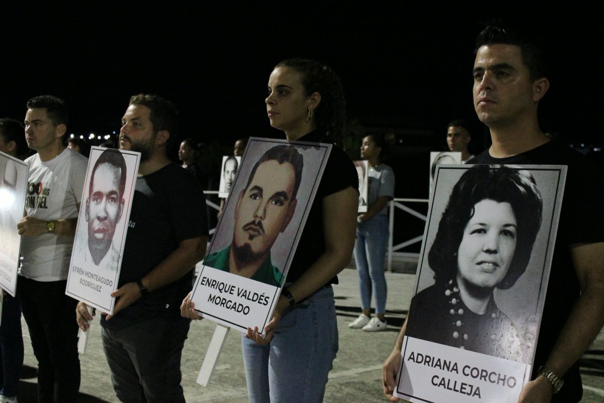 MeyvisEstevezE's tweet photo. Buenas tardes 🇨🇺

Un mar de banderas, familiares, amigos y juventud que honra. Así fue la velada de anoche.

Sobre el sentimiento sobrecogedor de ser una víctima del terrorismo, te dejo un enlace:

https://t.co/MLk0gp0UOo

Asi lo siento yo. Dejame tu opinión en comentarios. https://t.co/WStacVheY7