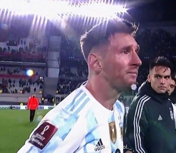 urfavl1am's tweet photo. Yo: ¿por qué zayn tarda tanto en empezar?

zayn viendo la despedida de messi: https://t.co/cRtFhohKgz