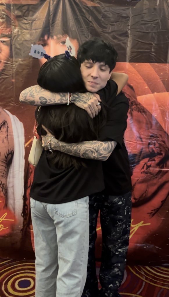 BrisaR07's tweet photo. Realmente entiendo el sentir de @xCryboy pero quiero que sepas que para tus cryboyers siempre serás la prioridad y te vamos a elegir por encima de todo🫂✨
Siempre juntos ILY 3000🖤 https://t.co/X5UkEB5H3o