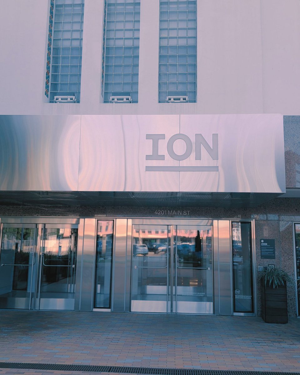 junaidmianrph's tweet photo. Empty rooms are eerie. 

Empty lunar bases would be worse.

Rockets get you to orbit. Culture gets you to stay.

Wednesday morning, we fill this room.

October 7. 8:30 AM. The Ion, Forum Stairs, Houston. Free, with breakfast.

Registration link below⬇️ https://t.co/JIf5JM17f2