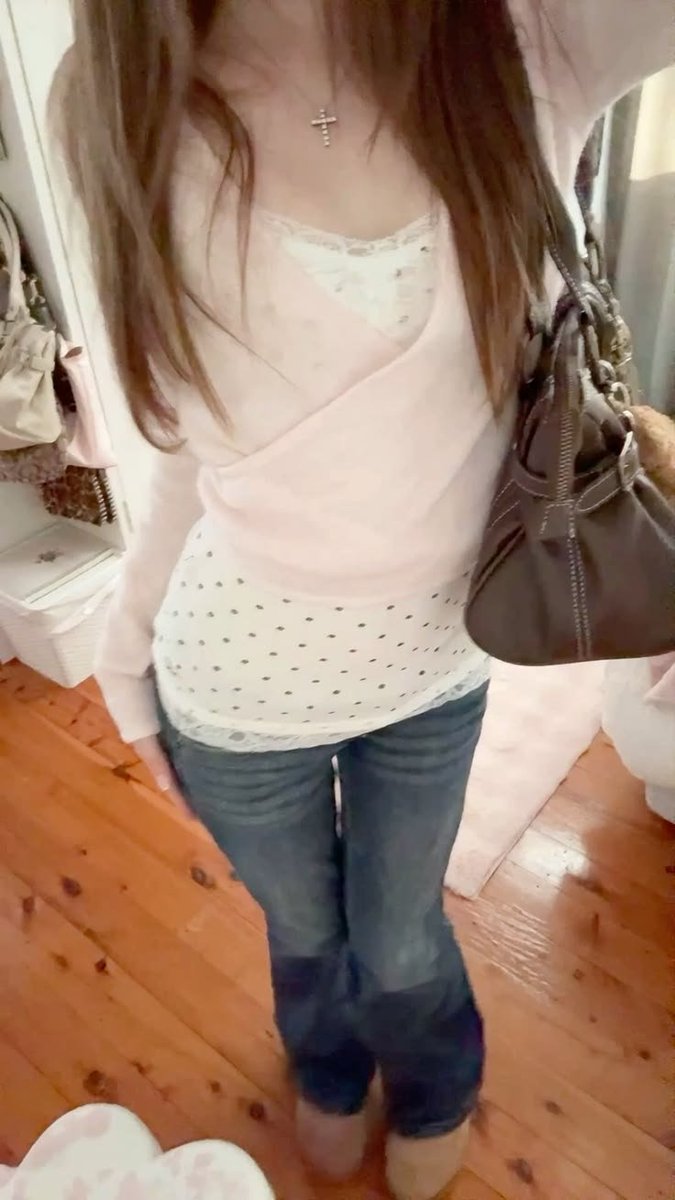 dolletedkat's tweet photo. Yio tmbn me copio mutiii 

Como me ve pinterest 

idol, tatuaje, estética y outfit https://t.co/JnL4I0RHm8