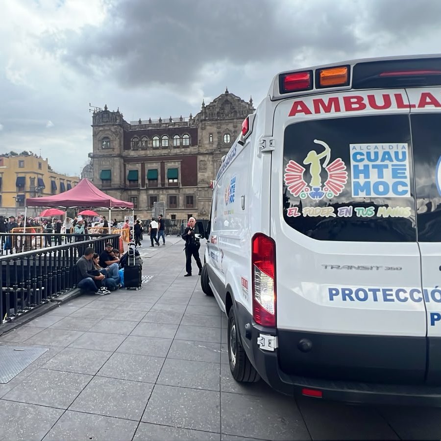 AlessandraRdlv's tweet photo. Protección Civil Cuauhtémoc atendió a una joven en labor de parto en Metro Zócalo. Hoy, una nueva vida llegó al mundo. Su bebé nació durante el traslado; ambas recibieron atención hasta llegar al hospital.

Gracias a nuestro equipo por estar ahí cuando más se necesita. ❤️‍🔥 https://t.co/awakzbu9Bv