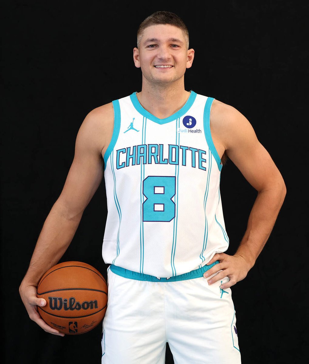 buzz_szn's tweet photo. Grayson Allen through one half of his first preseason game as a Hornet:

13 PTS
4/6 FG
3/3 3PT https://t.co/TF5TFvc2lw
