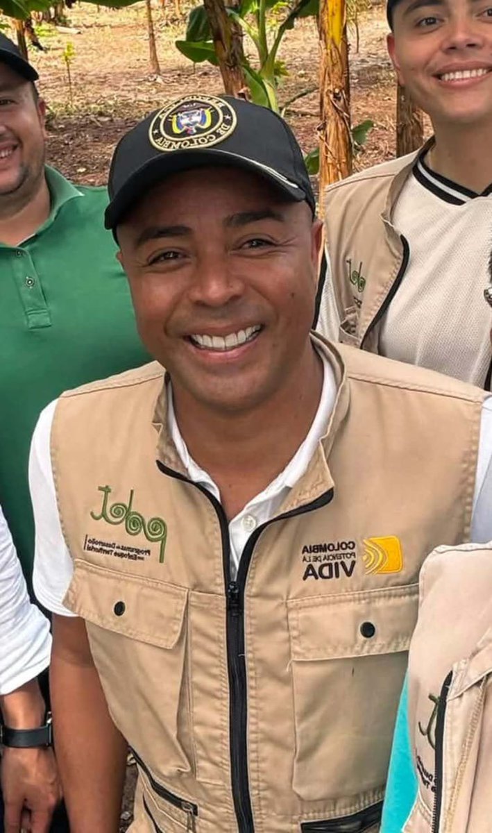 DumarBlanco2050's tweet photo. #Atención. Que la Directora de la Agencia Nacional de Tierras, Lina Maria Garrido pretendería, infiltrar otro Guerrillero en el Gobierno del Tigre Abelardo De La Espriella. 

A Darwin Alonso Mosquera, lo pretenden dejar como el Coordinador de la "ART" en Arauca. https://t.co/yLRFf3b6RJ