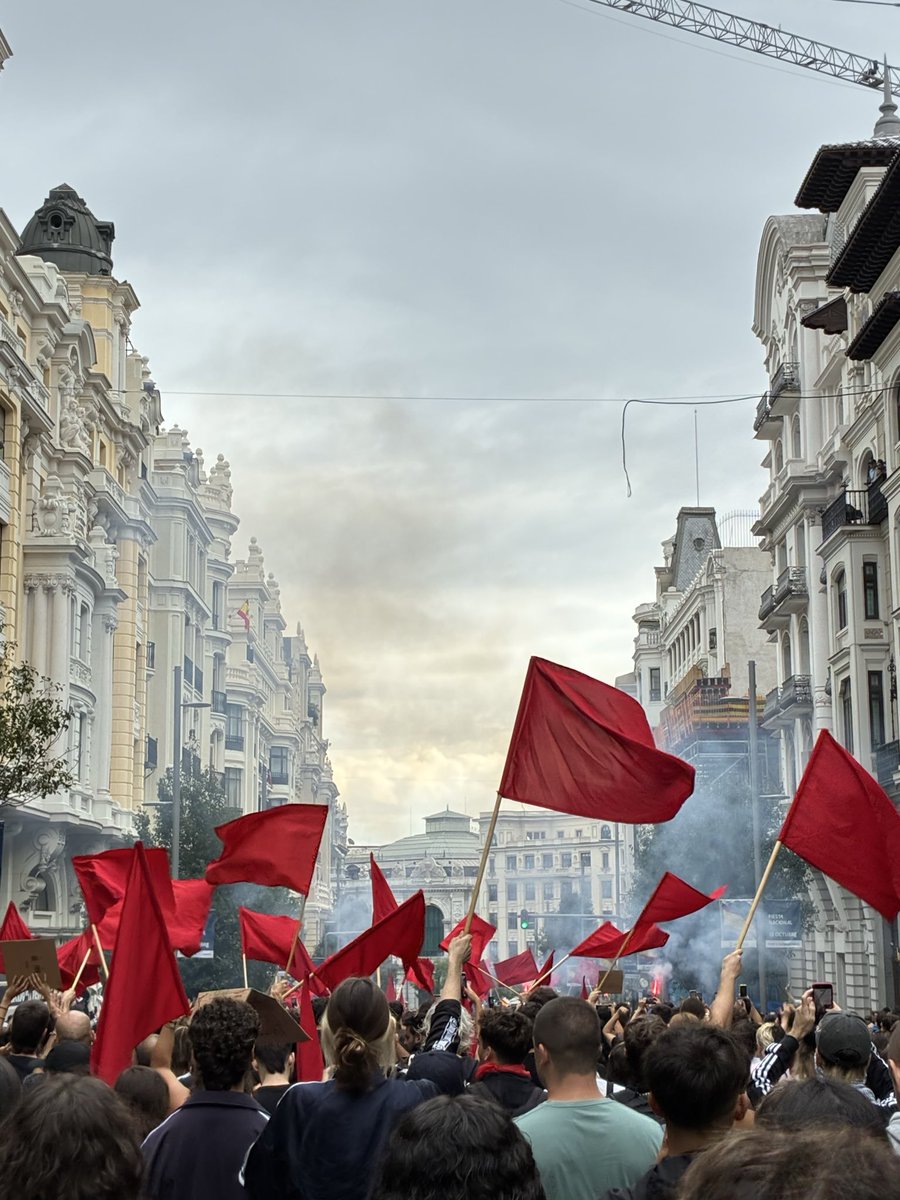 ProlPrincess's tweet photo. Our generation can make it happen. We are free of Cold War anti-communism. We have learned from Occupy that "99%" economism and spontaneism doesn't work. We are realising that climate and economic crises won't just make people socialists. Only our hard work will save us now. https://t.co/UG8I7AdAH8