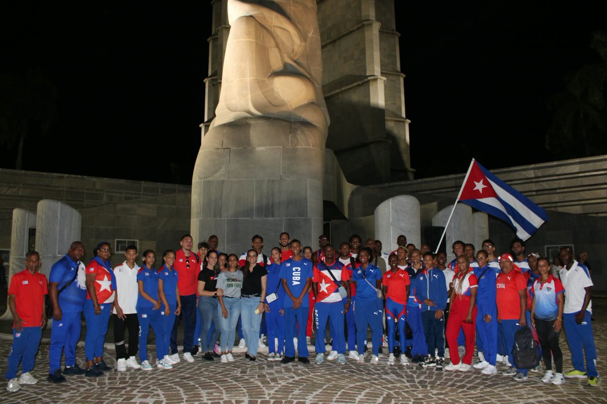 MeyvisEstevezE's tweet photo. Buenas tardes 🇨🇺

Un mar de banderas, familiares, amigos y juventud que honra. Así fue la velada de anoche.

Sobre el sentimiento sobrecogedor de ser una víctima del terrorismo, te dejo un enlace:

https://t.co/MLk0gp0UOo

Asi lo siento yo. Dejame tu opinión en comentarios. https://t.co/WStacVheY7