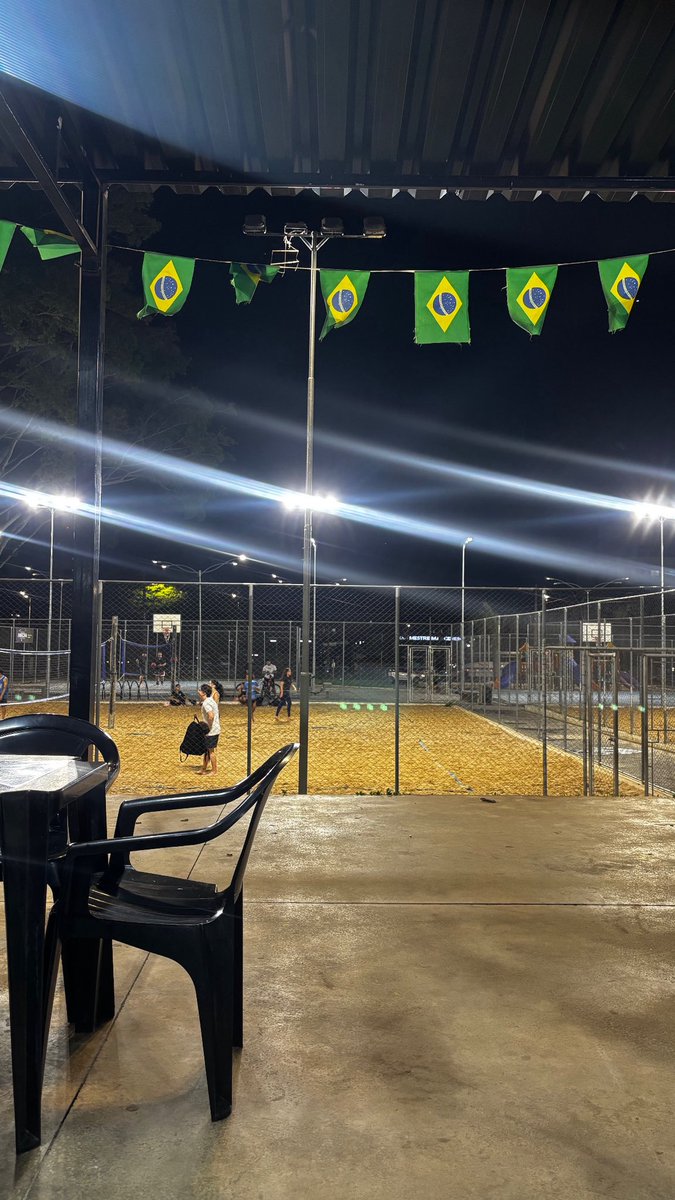 _____talizzz's tweet photo. Yasmim, eu e Vitória hoje: afogando as mágoas da prova 😭🍻 https://t.co/bUs1oOXRZ9