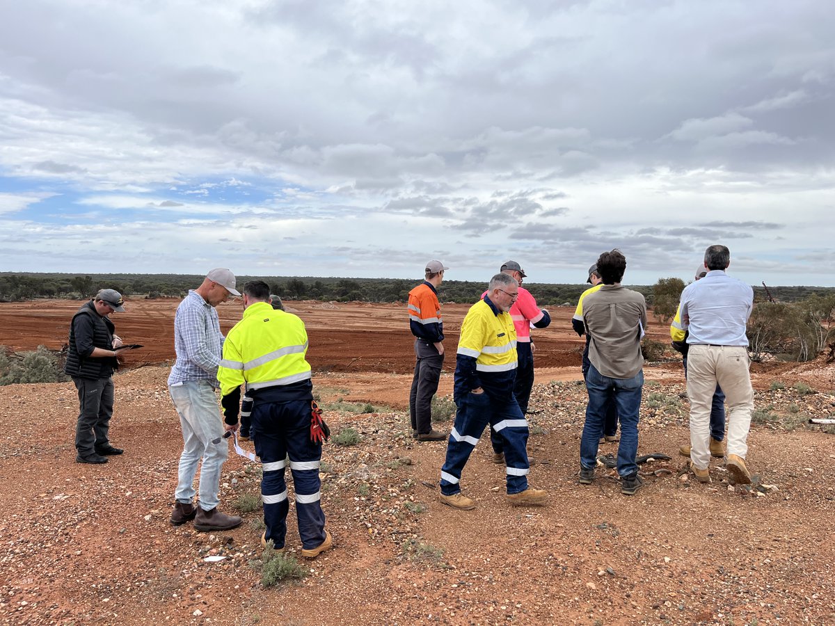 BallardMining's tweet photo. $BM1 recently hosted a group of analysts for a site visit to our +1.8 Moz Mt Ida Gold Project in Western Australia’s Eastern Goldfields. The visit provided an opportunity to see the project firsthand, including visits to the Baldock, West Knell and Golden Vale deposits. https://t.co/eecFAvLp9j