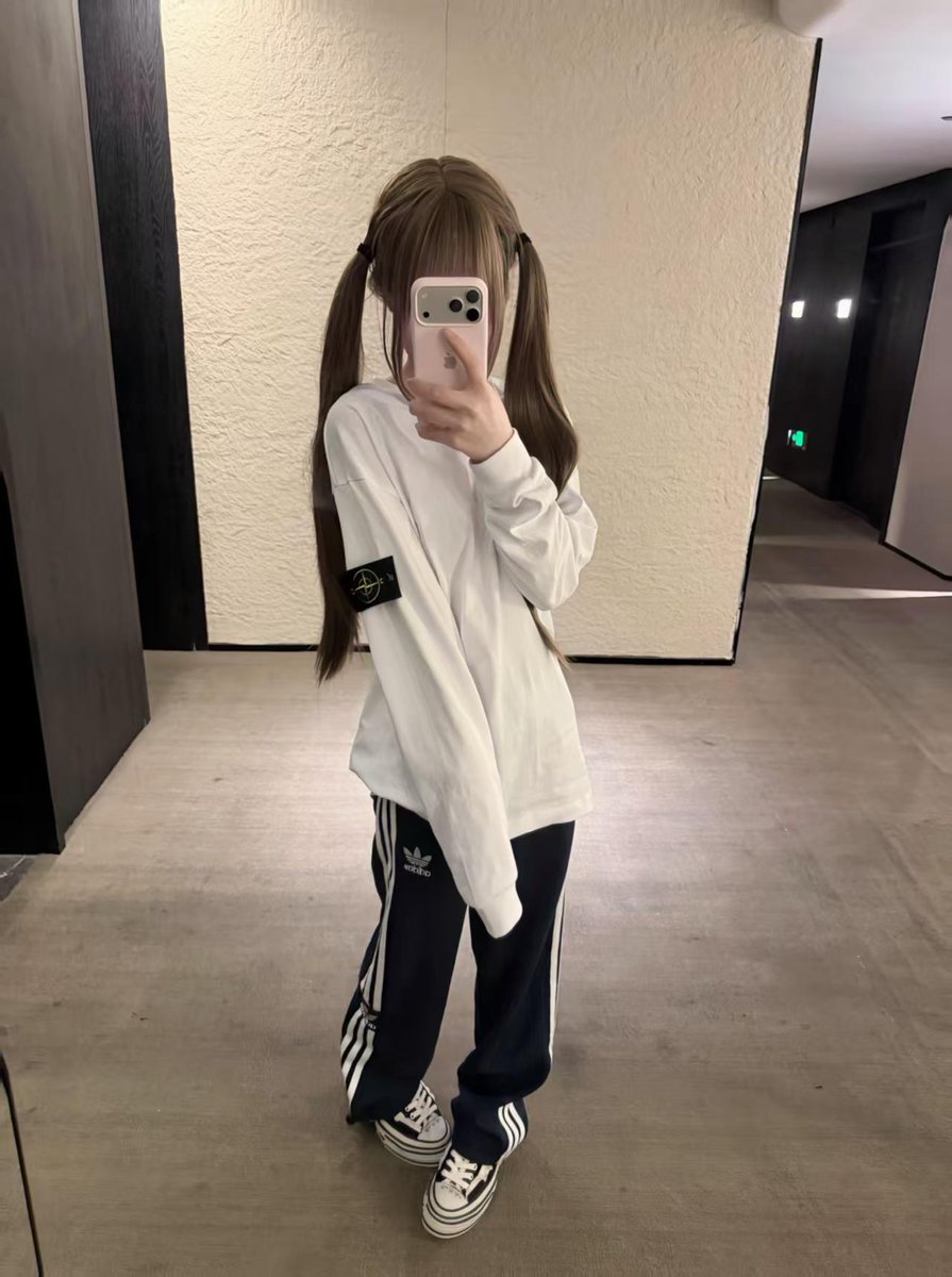 IramPathan5's tweet photo. 本喵这种爱钱的女孩子最可爱了，最真实了，只要收了礼物和钱就开心的转圈圈，也没有什么坏心思和手段  #苏州    #苏州个人 https://t.co/2FtRQdfOiR
