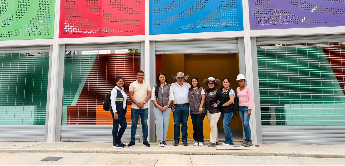 NoreidaSolano's tweet photo. 📍Pueblo Bello,Cesar

Hoy recorrimos con el alcalde Alfredo Bohórquez  la obra del Punto de Abastecimiento Solidario para revisar cómo va su avance. https://t.co/qvufoXorGA