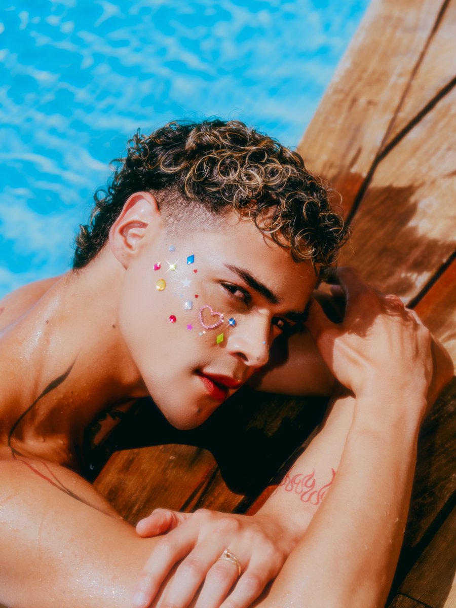 StbvBase's tweet photo. DREW stuns in 1° ANIVERSANTO special photos

#ANIVERSANTO2026 #SANTOSBRAVOS #DREW https://t.co/tBZBg2ABr0