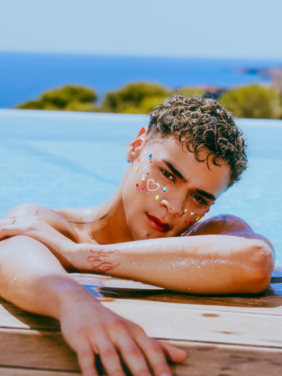StbvBase's tweet photo. DREW stuns in 1° ANIVERSANTO special photos

#ANIVERSANTO2026 #SANTOSBRAVOS #DREW https://t.co/tBZBg2ABr0