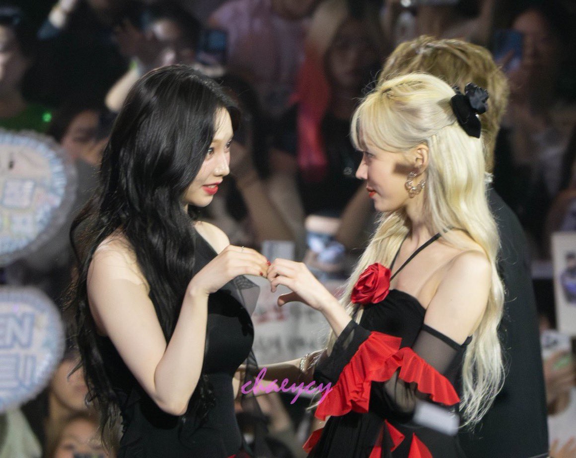 jiminxminjeong's tweet photo. are we interrupting… https://t.co/KaN3TqoOnM