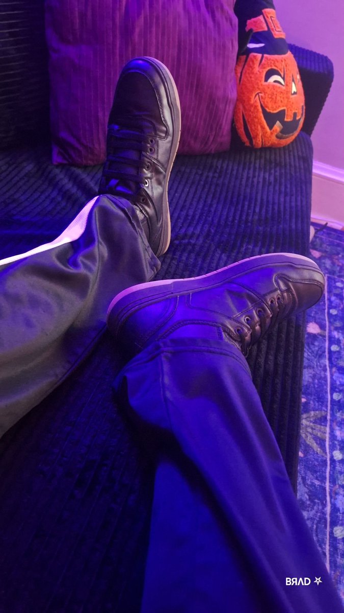 BradizbakeD's tweet photo. Been in these bad boys since 8:30 AM… and yeah, it’s 8:30 PM now. 12 hours straight. 😮‍💨👟 They’ve been working hard all day, and they are definitely worn in and ready to be kicked off. Who’s helping me unlace? 😈🖤
#ShoeGame #KicksOfTheDay #BlackSneakers  #LateNightVibes  👀🔥 https://t.co/QIHha3Swrx