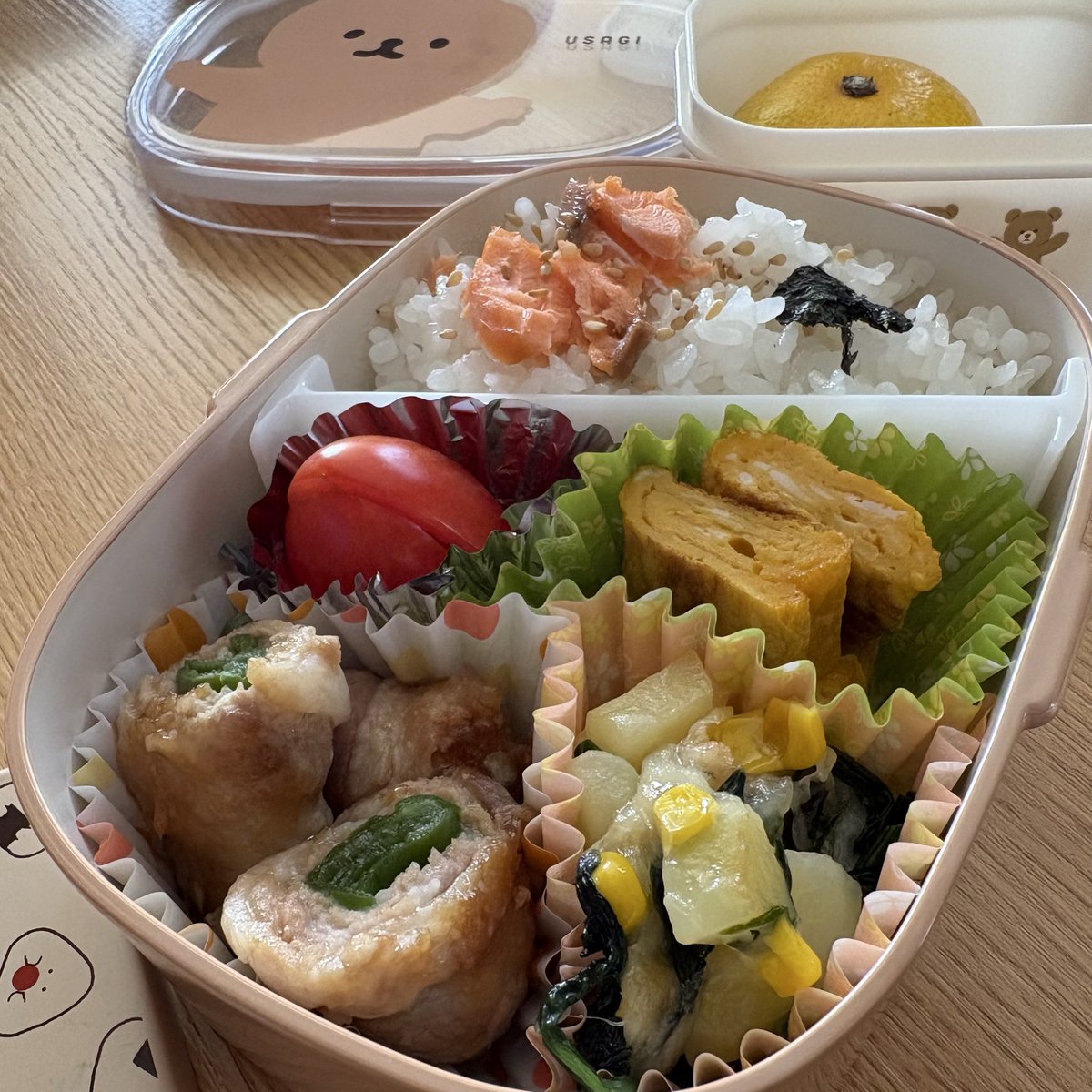 mamesuke5ma1's tweet photo. 娘のお弁当♬*

毎日悩みます🤔...💭

 #お弁当  #高校生  #お昼ご飯 https://t.co/GWTr3vCRuL