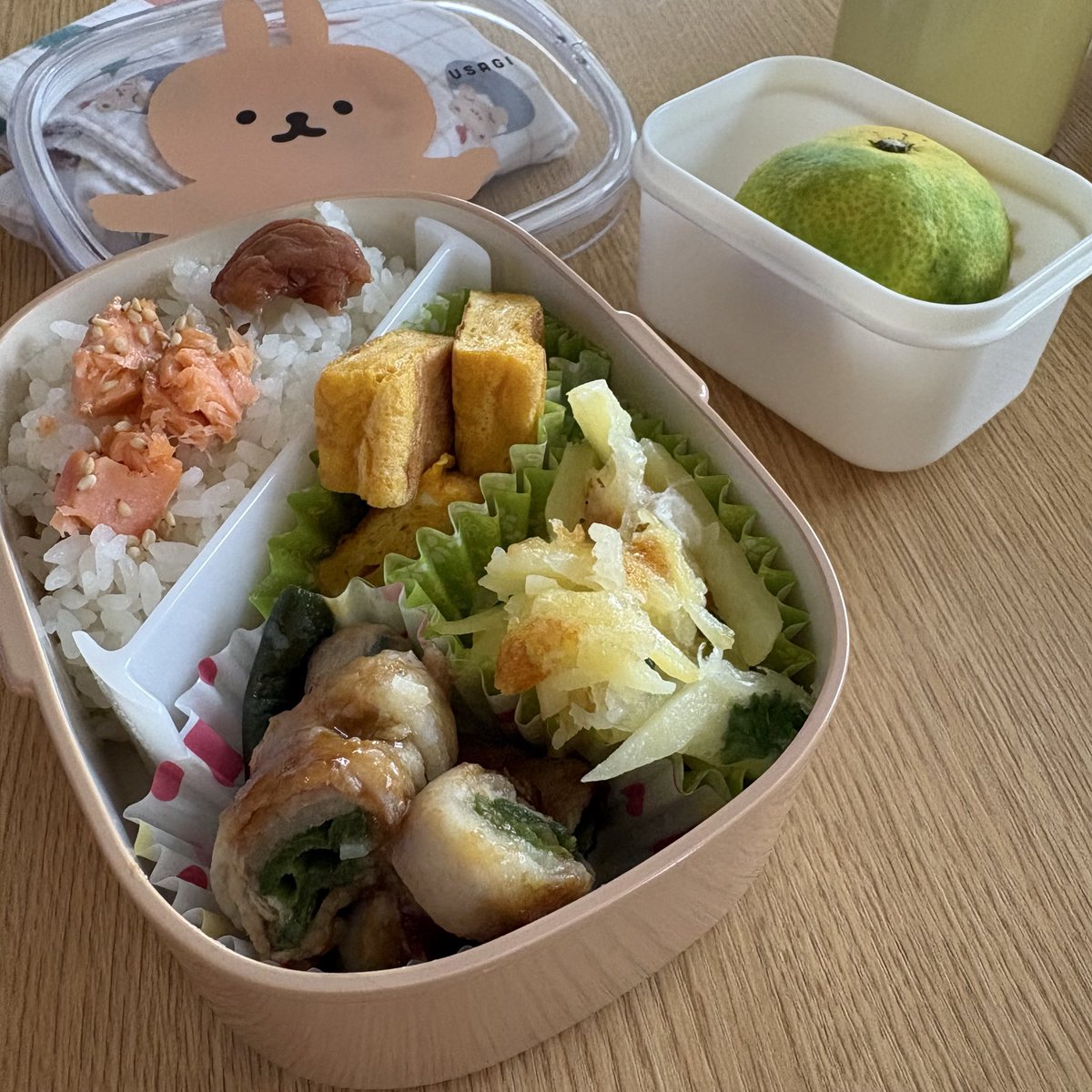 mamesuke5ma1's tweet photo. 娘のお弁当♬*

毎日悩みます🤔...💭

 #お弁当  #高校生  #お昼ご飯 https://t.co/GWTr3vCRuL