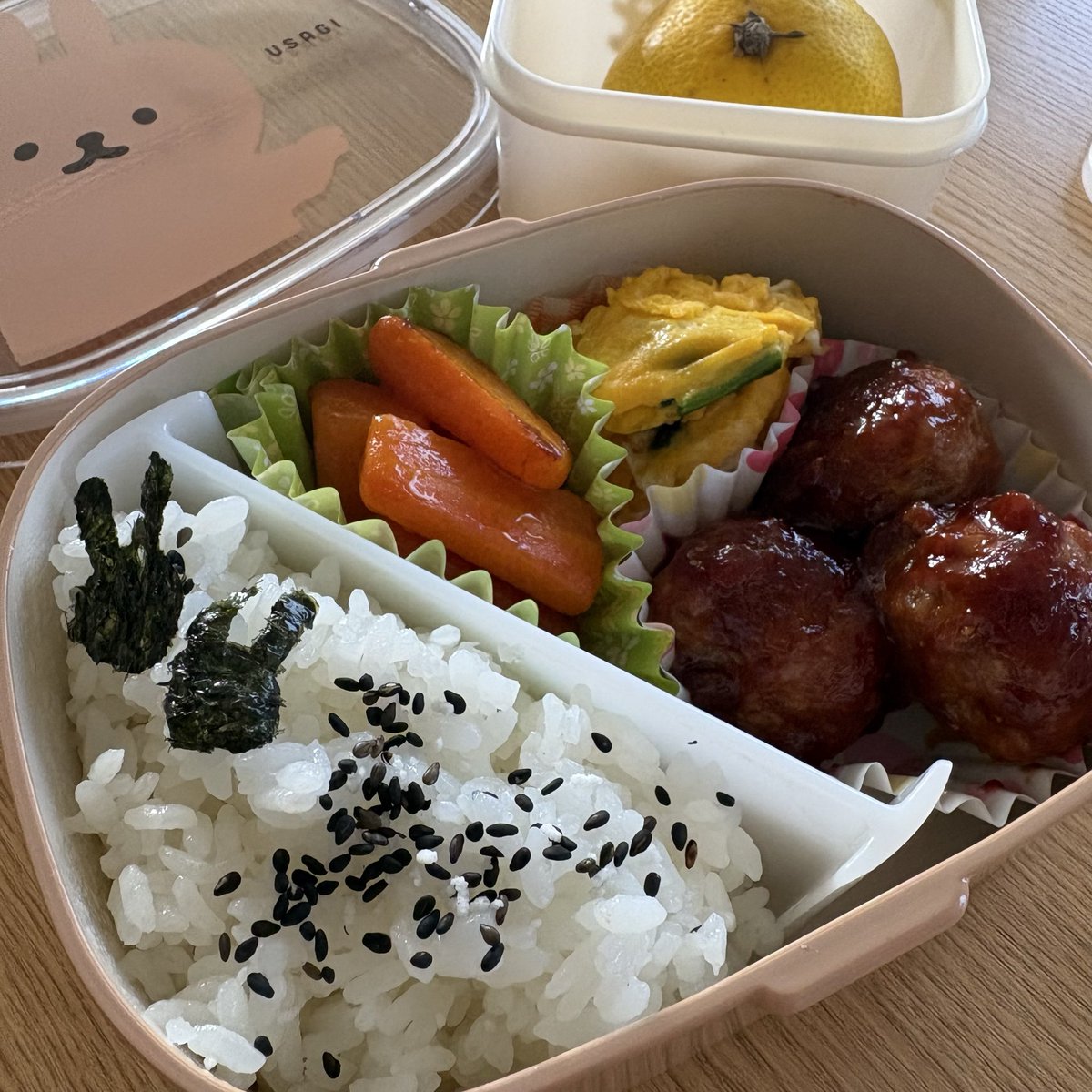 mamesuke5ma1's tweet photo. 娘のお弁当♬*

毎日悩みます🤔...💭

 #お弁当  #高校生  #お昼ご飯 https://t.co/GWTr3vCRuL