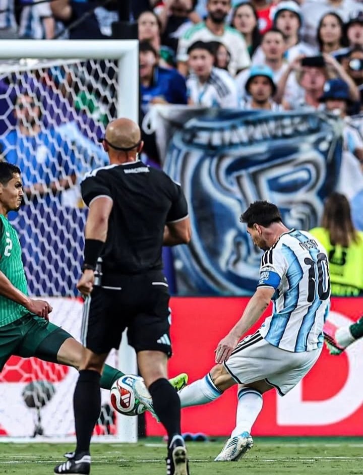 ParaguaCaudillo's tweet photo. La Lepra y Messi en una foto. https://t.co/aSsaK1oqX9