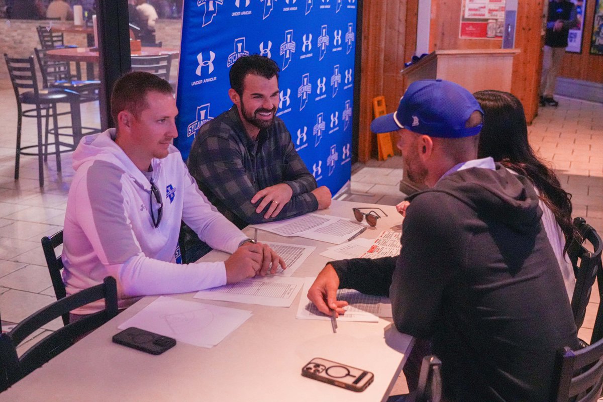IndStBaseball's tweet photo. Draft night for Thursday's @IndStBaseball World Series with Team Dorsett and Team Ruoff in the house!

#MarchOn https://t.co/S6RmocaEoy
