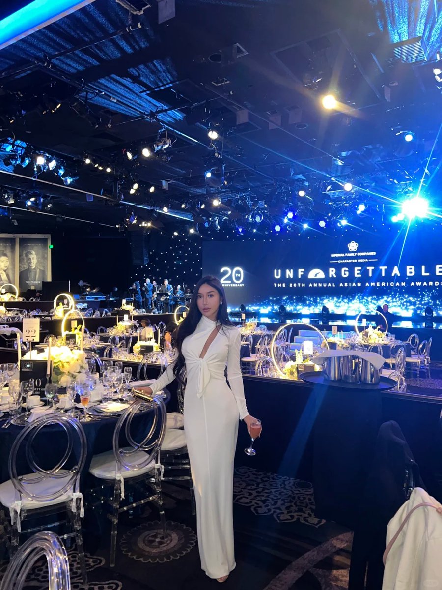 Chenxuez7's tweet photo. Dressed up and enjoying the night. ✨ https://t.co/UZZXe4D19W