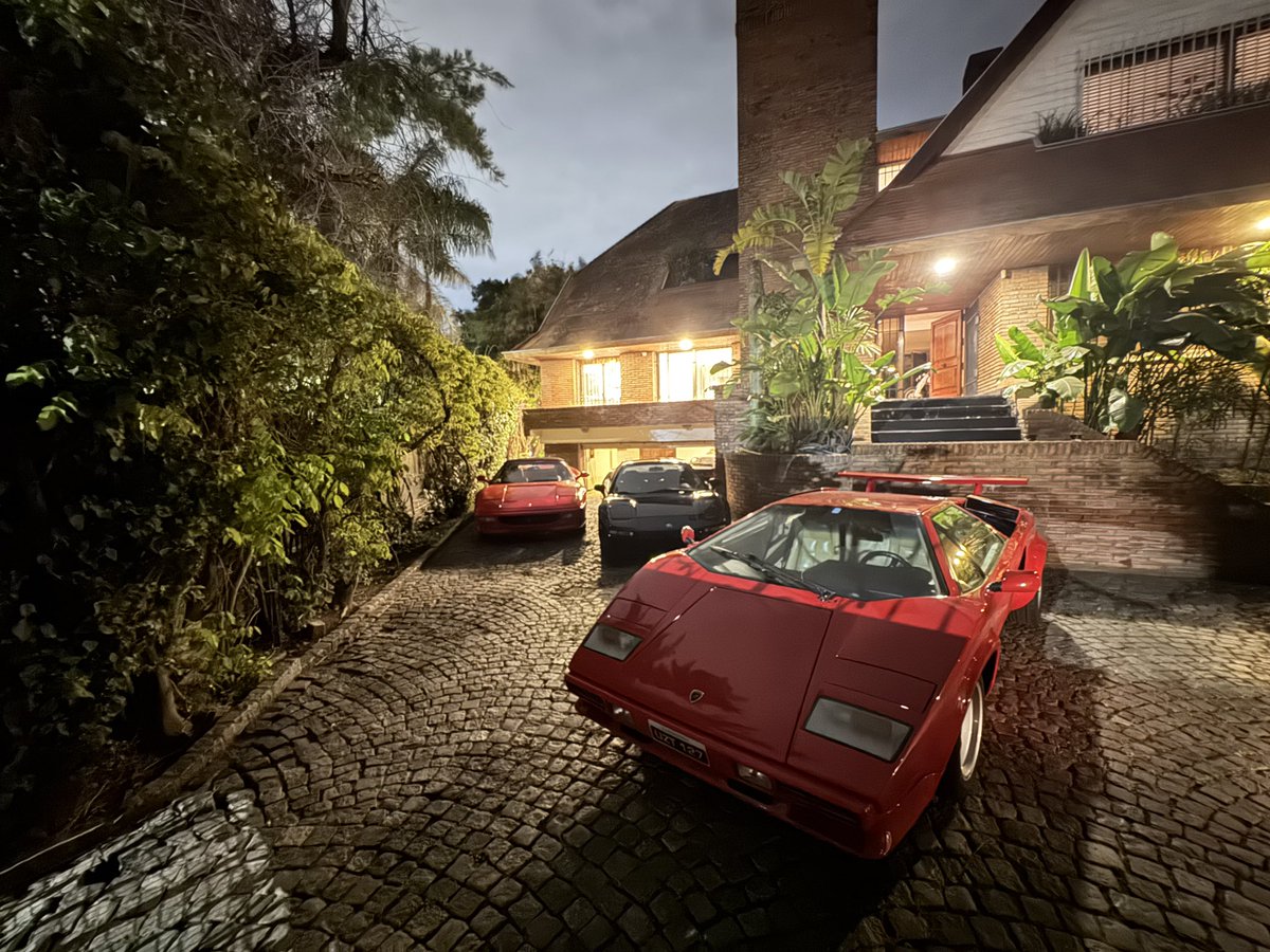 nicoschenquer's tweet photo. POV: you are a billionaire in Buenos Aires in 1992 https://t.co/GpituZBWJt