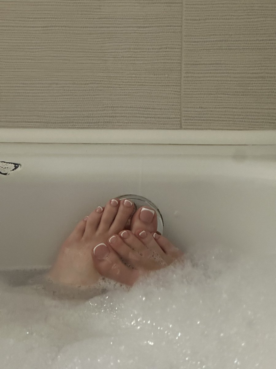princess4bb's tweet photo. Be honest you can’t resist these french tips soaked in my warm bath
These feet own your soul weakling😈 https://t.co/Zl3JXqPV3x