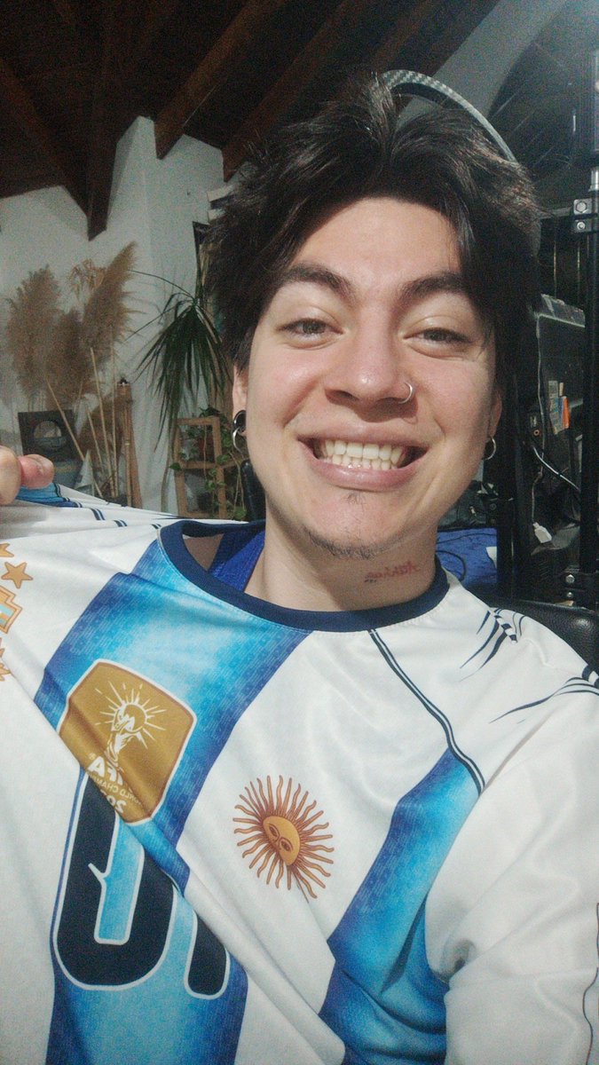 Khaiomusic's tweet photo. YO VI JUGAR A MESSI 🇦🇷⚽
#messi https://t.co/iZSSvlXi8n