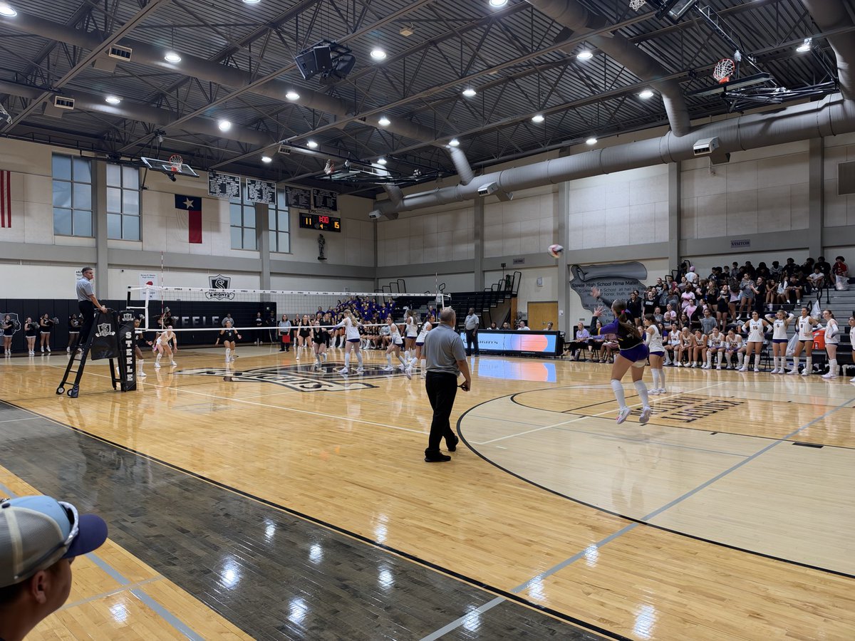 JanelleMulk3y's tweet photo. Warrior volleyball against the Knights @PieperWarrior https://t.co/wqdSquEiAI