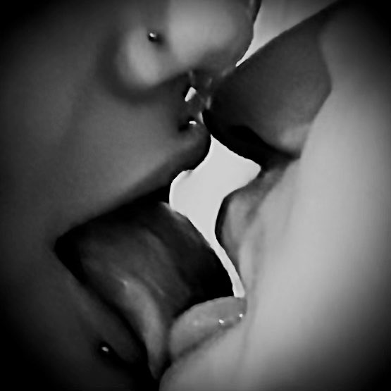 zdeksiona's tweet photo. just normal girl activities https://t.co/VPLSsx5AaK