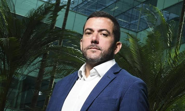 ZAMENZA's tweet photo. Carlos Jordy, que acabou de ser eleito senador pelo RJ, defendeu Rodrigo Bacellar, preso por envolvimento com o Comando Vermelho na primeira sessão da ALERJ no pós-eleição. A bancada do PL, também eleita, defendeu Bacellar. https://t.co/tWS3DiUk7w
